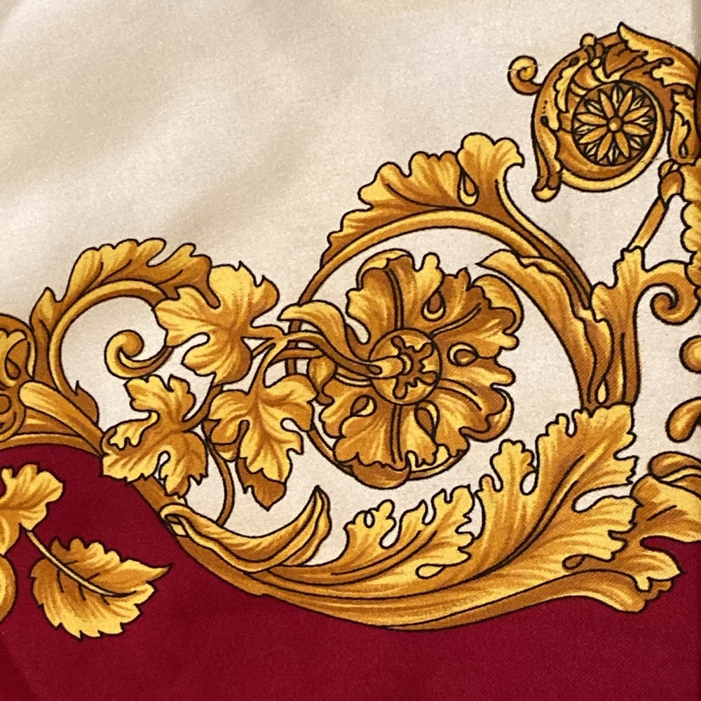 Elegant Red and Gold Baroque Style Scarf - Picture 5 of 15